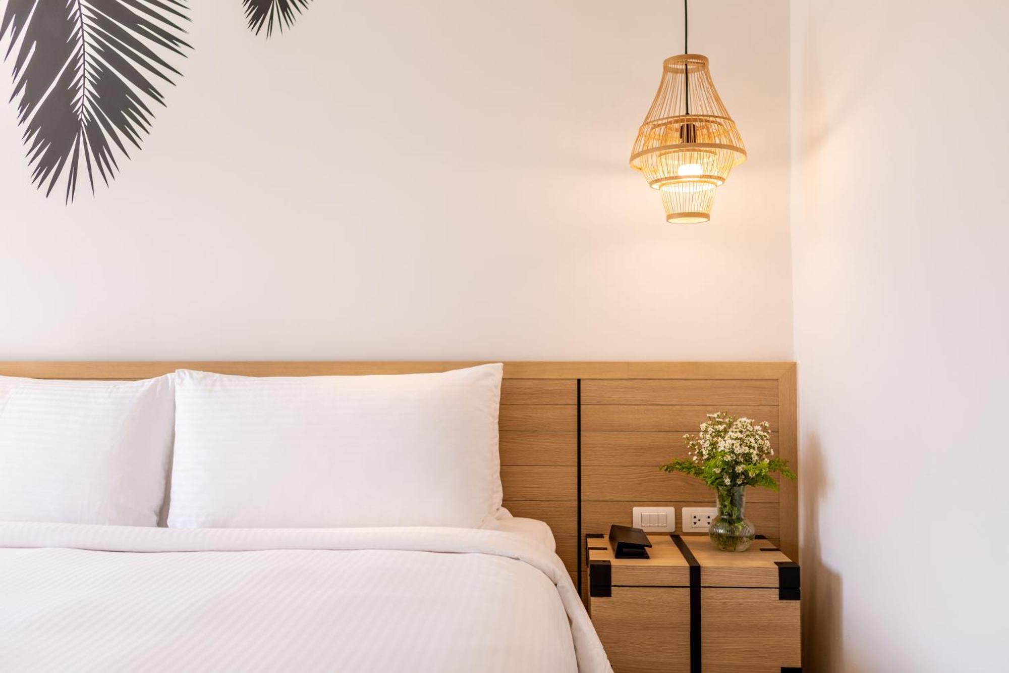 Outrigger Surin Beach Resort - Sha Extra Plus Cameră foto A room at the hotel
