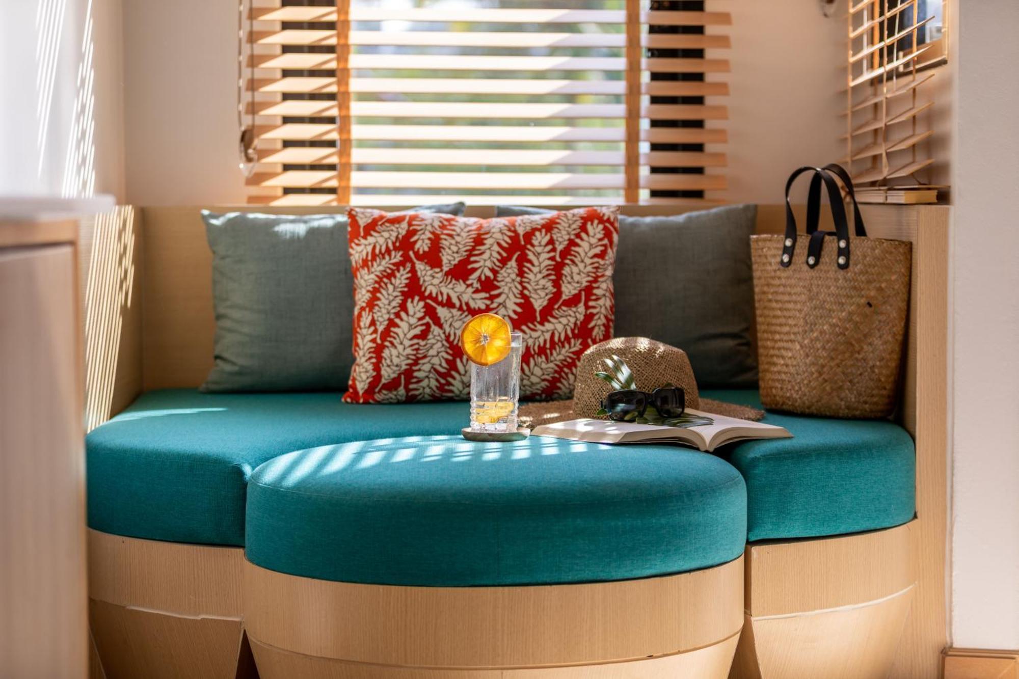 Outrigger Surin Beach Resort - Sha Extra Plus Cameră foto Interior of a mobile home